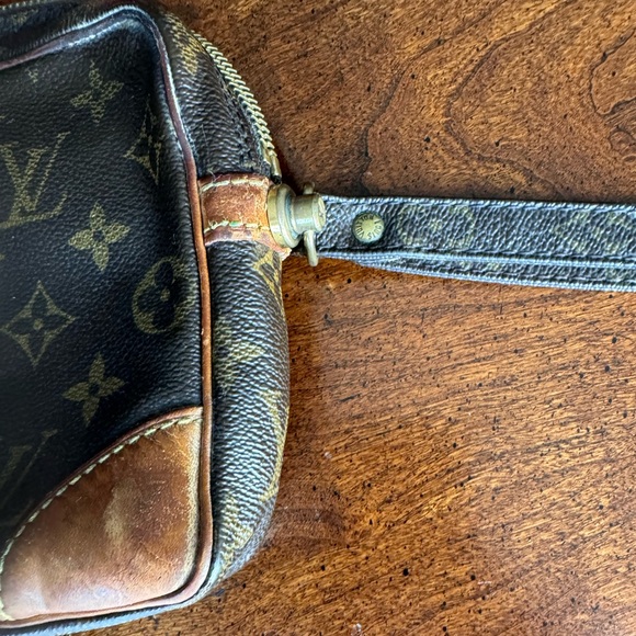 LV Vintage Wristlet Louis Vouitton - Picture 12 of 16